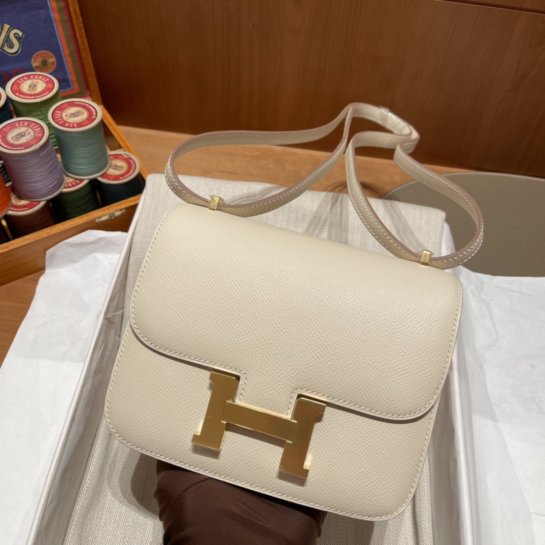 에르메스 콘스탄스18 나타 화이트 금장 앱송